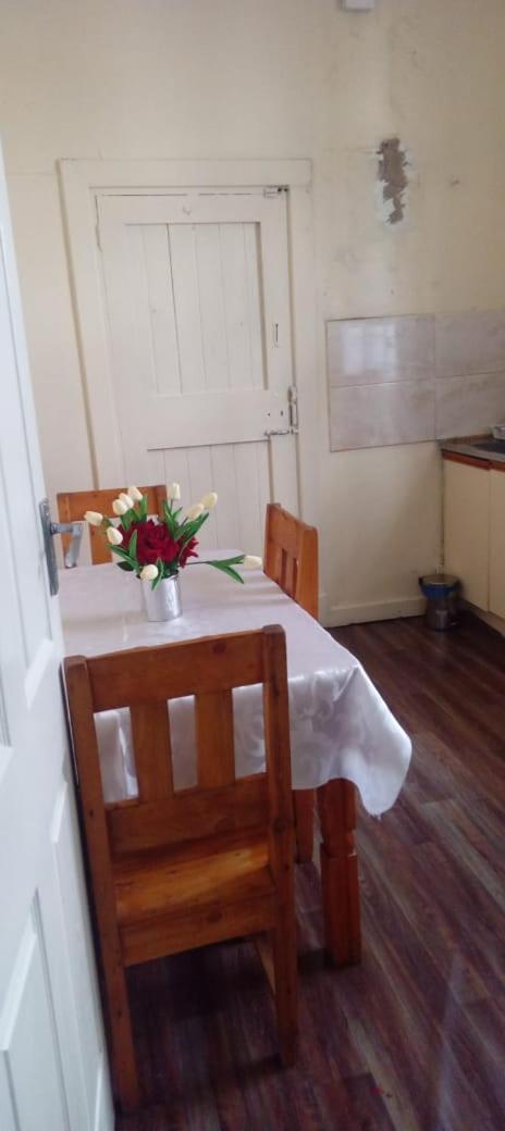 The Croc Guest House Springs  Luaran gambar